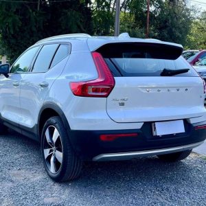 Volvo XC 40 T4 Momentum full