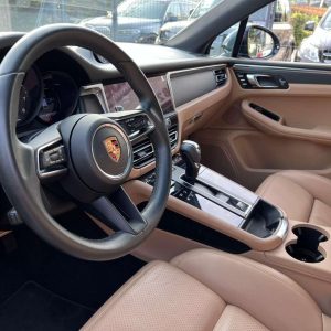 Porsche Macan full