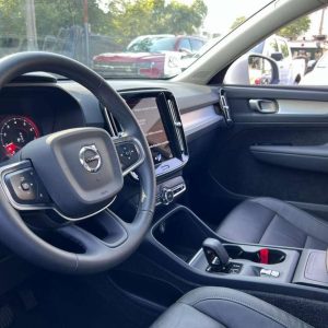 Volvo XC 40 T4 Momentum full